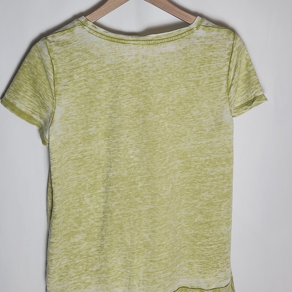 Jane & Delancey Green Women's Knot Front Top Medium Tee Distressed - Picture 5 of 6